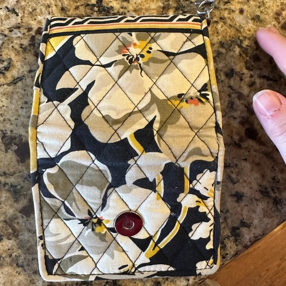 Retired Vera Bradley wristlet - Picture 4 of 4